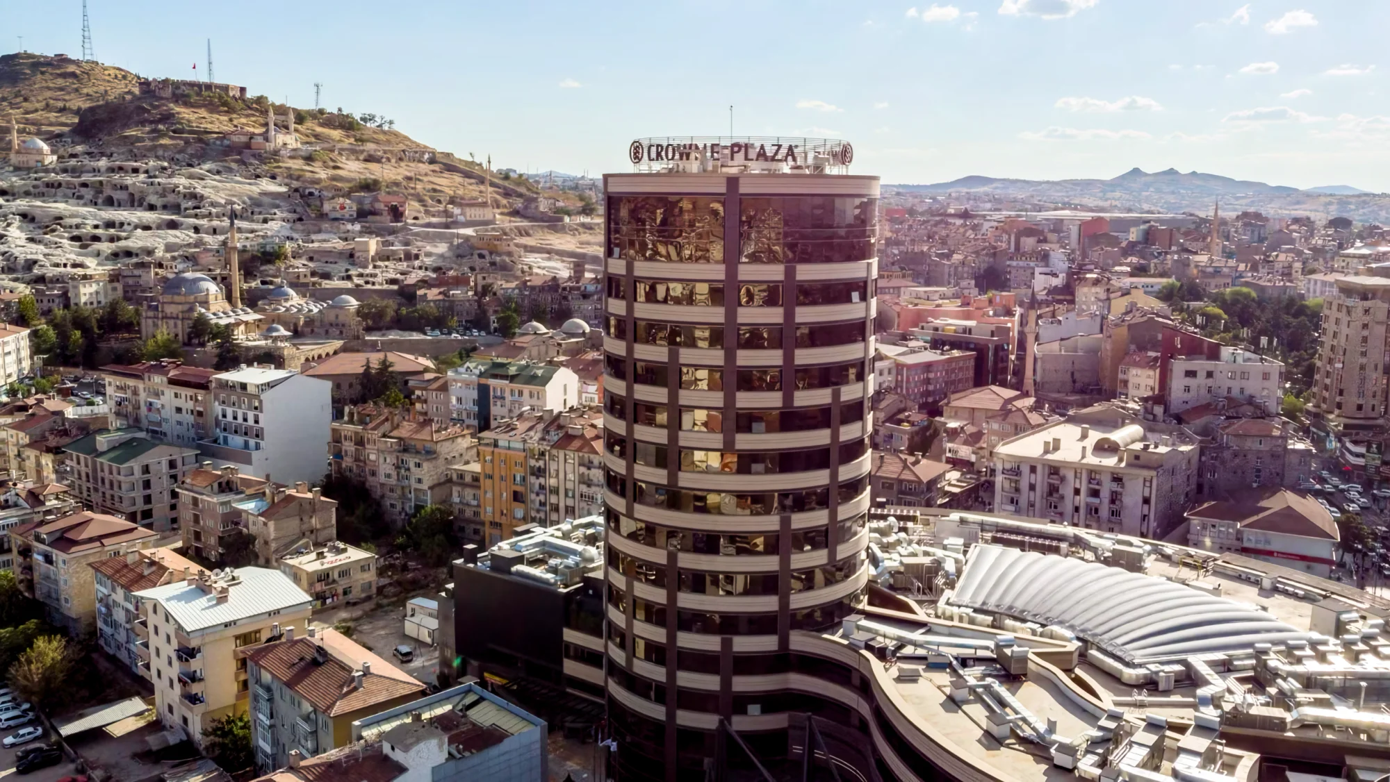 Nissara Avm Ve Crown Plaza Otel