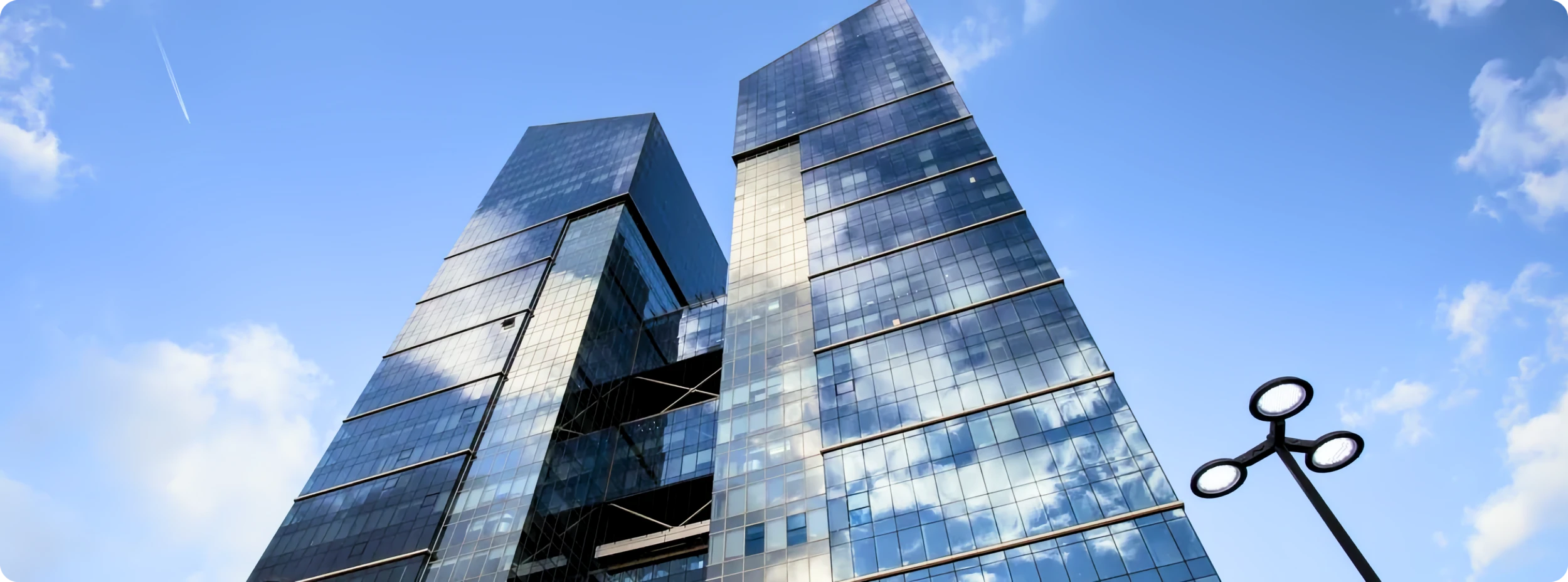 Koç Kuleleri Ofis / Çarşı