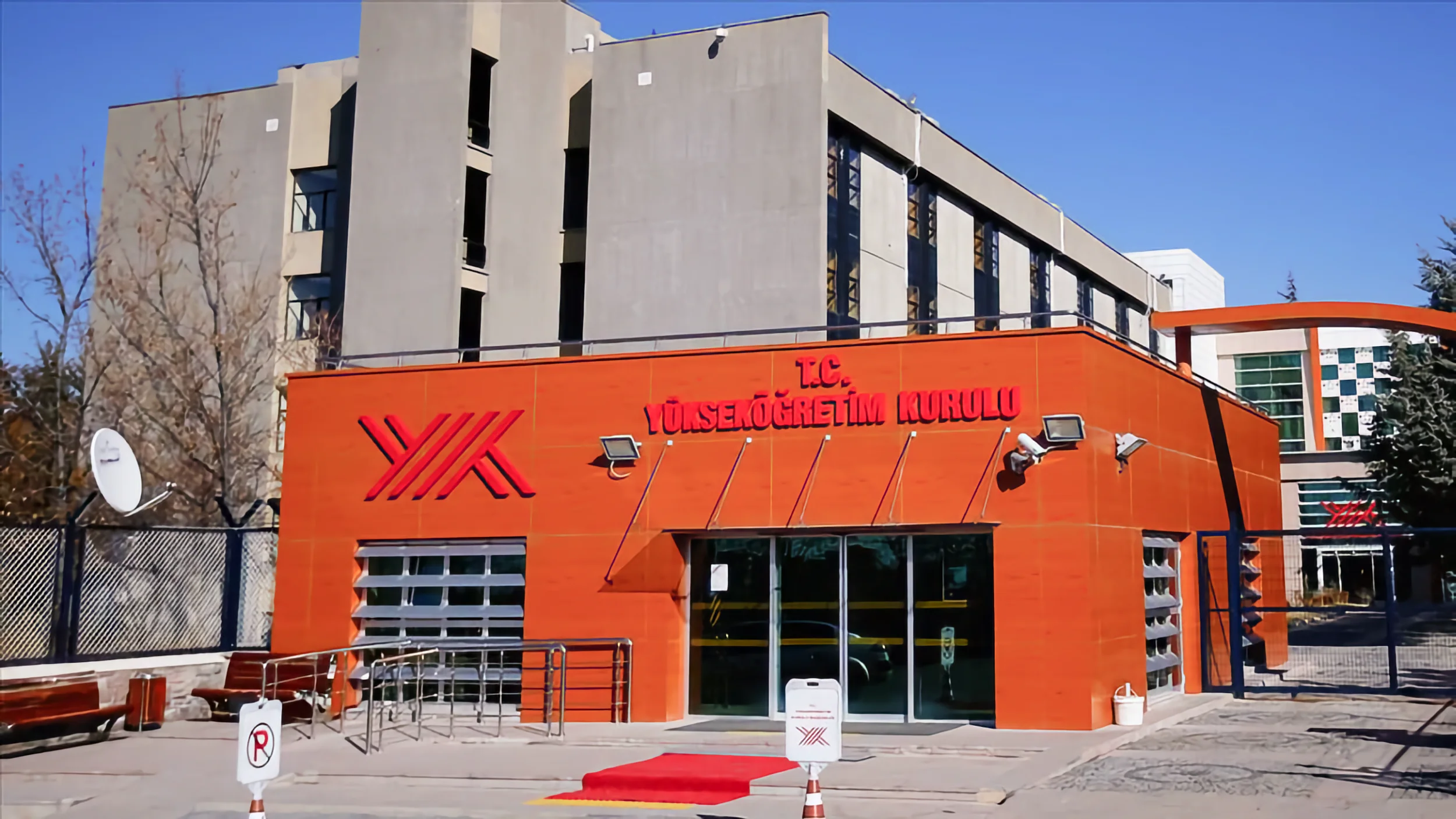 Yükseköğretim Kurumu ( YÖK )